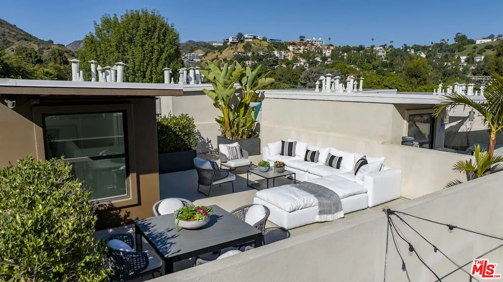 2111 N Cahuenga Boulevard 14, Los Angeles, California 90068 home-pic-4